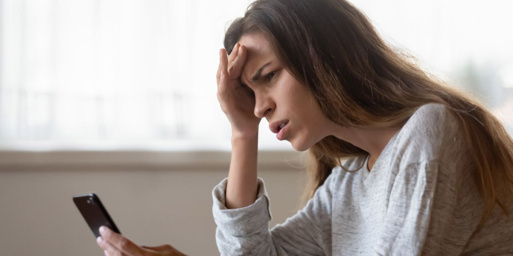 Чужие контакты в мессенджере: откуда они берутся и как с этим бороться