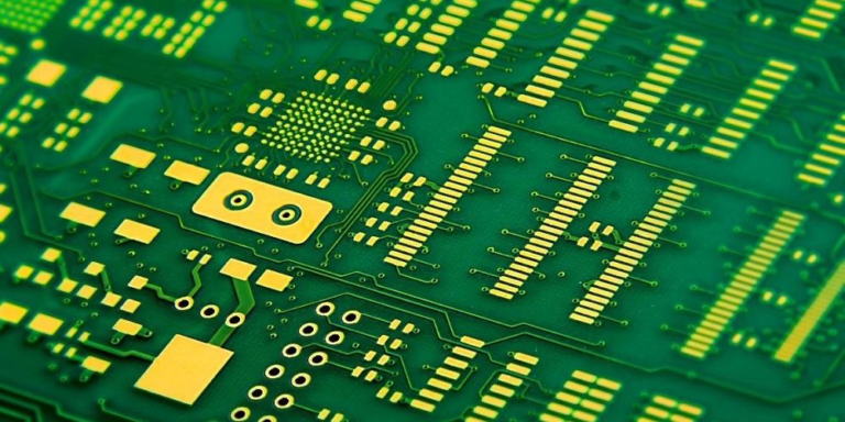 Из чего делают печатные платы: материалы, конструкция и почему это важно