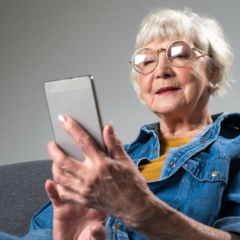 Как научить родителей и бабушек пользоваться смартфоном и интернетом